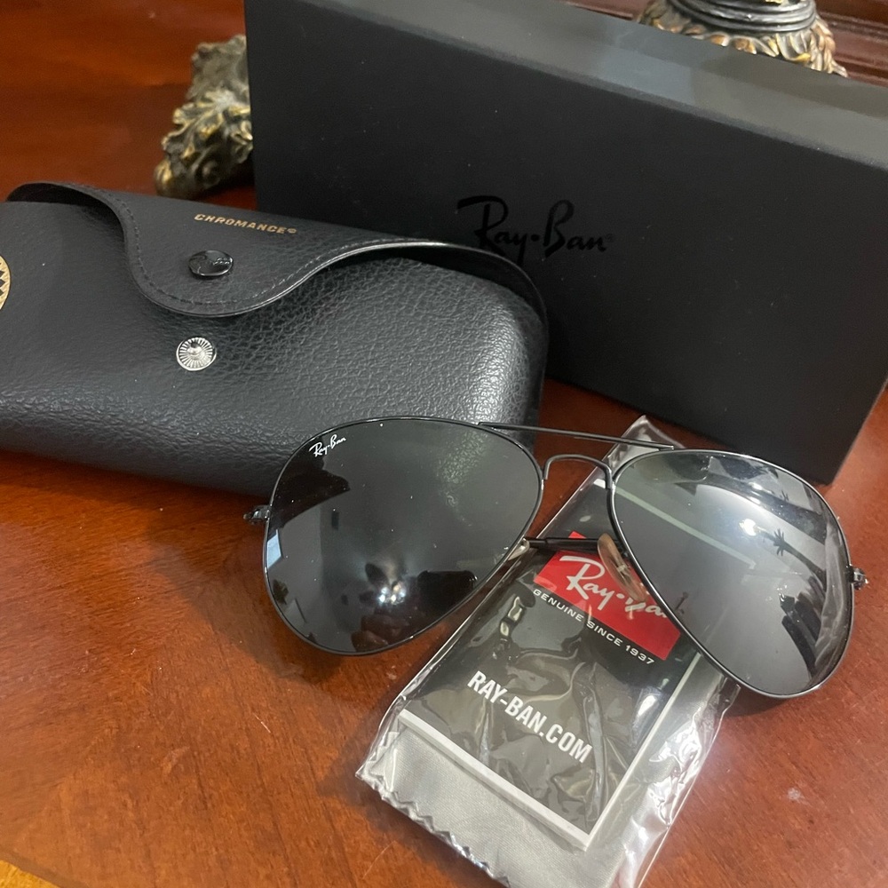 Ray-Ban Black Aviator Sunglasses with Case NIB